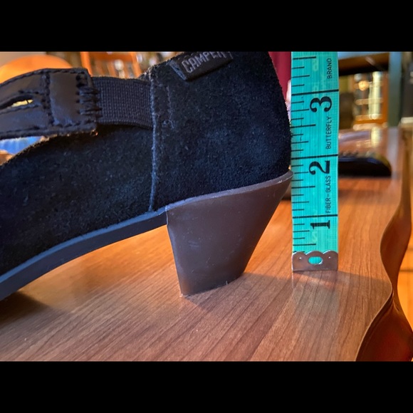 Low healed black sued shoes - Picture 10 of 10